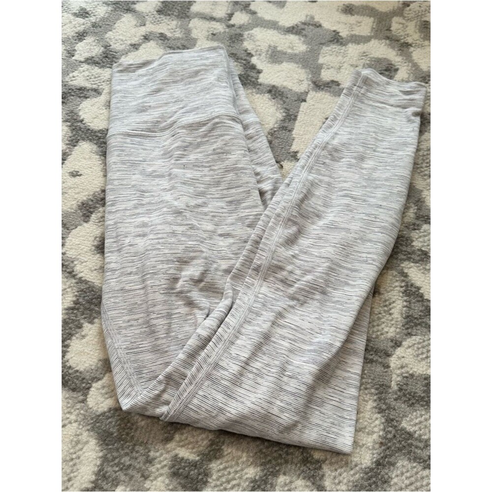 Lululemon Light Gray White Striped Athletic Leggings Women’s Size 8 - 28” inseam